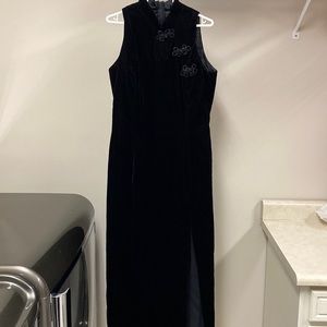 Black maxi velvet dress